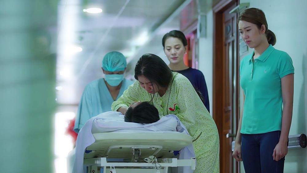 Gạo nếp gạo tẻ tập 102: Thấy Tường ra đi không từ biệt, Hương cầm dao nhảy lầu tự tử-8