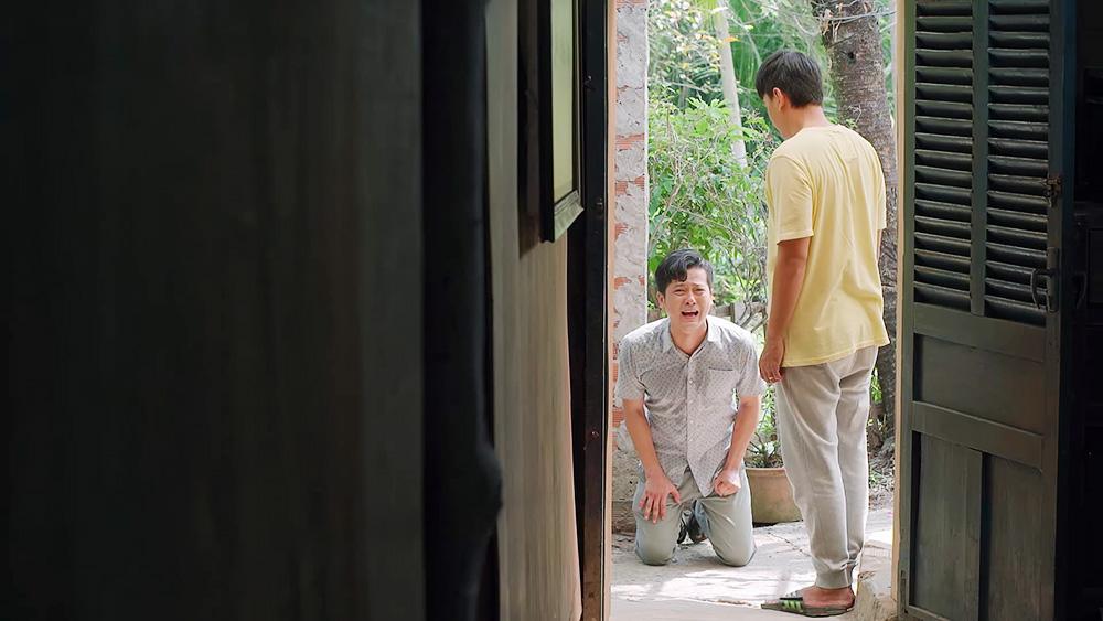 Gạo nếp gạo tẻ tập 102: Thấy Tường ra đi không từ biệt, Hương cầm dao nhảy lầu tự tử-16