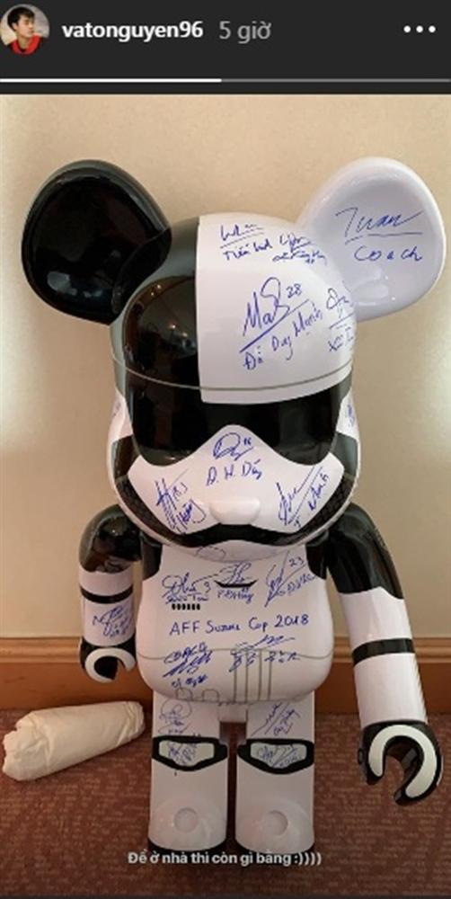 Văn Toàn gõ cửa từng phòng xin đủ chữ ký của đồng đội khiến Quế Ngọc Hải kêu trời-1