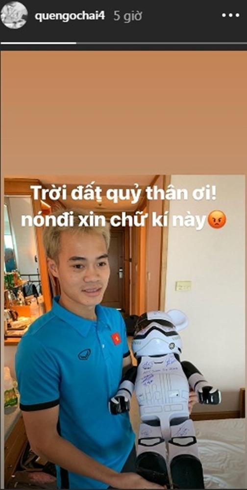 Văn Toàn gõ cửa từng phòng xin đủ chữ ký của đồng đội khiến Quế Ngọc Hải kêu trời-2