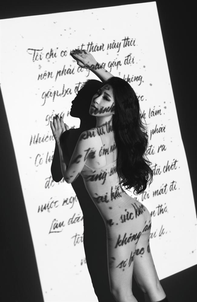 Hương Tràm bán nude, in chữ lên cơ thể kể lại thời gian từng sống với thuốc kháng sinh-3