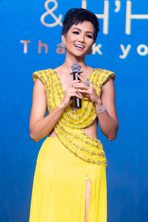 Tái hiện màn xoay váy thần thánh ngay trên thảm đỏ, HHen Niê khiến ai cũng xuýt xoa vì quá xuất sắc-7