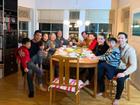 Đến Thụy Điển chào hỏi gia đình Kim Lý, mẹ Hồ Ngọc Hà tình cảm khoác tay 'bà thông gia'