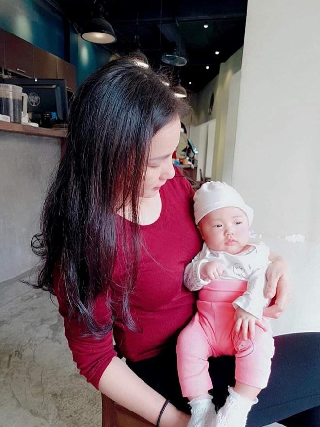 Mẹ Trâm Anh được khen xinh đẹp, trông như chị của con gái-1