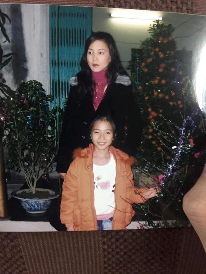 Mẹ Trâm Anh được khen xinh đẹp, trông như chị của con gái-5