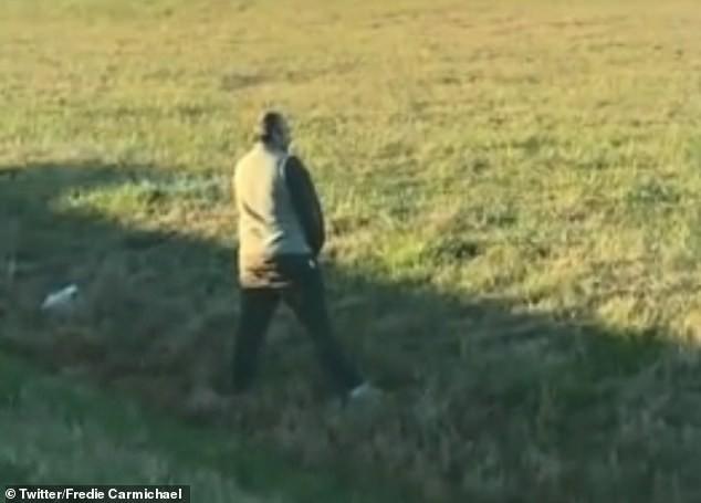 Phi công bất ngờ hạ cánh xuống đường cao tốc rồi… đi vệ sinh-2