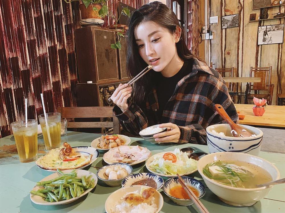 Á hậu Hoàng Thùy khoe hình thể nuột nà với bikini-6