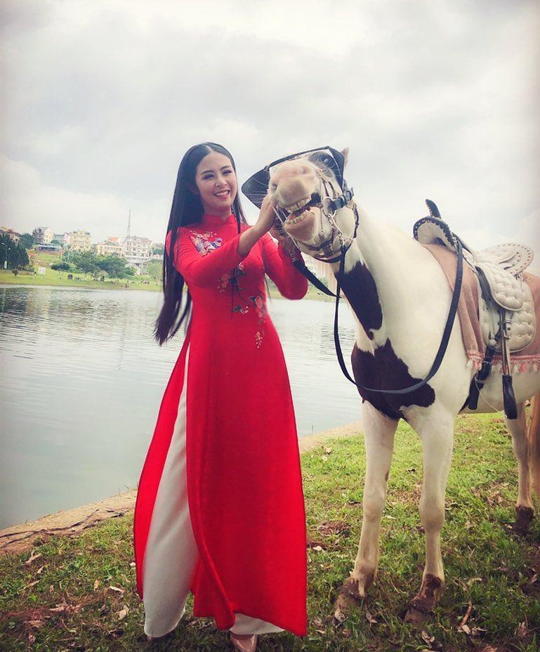 Á hậu Hoàng Thùy khoe hình thể nuột nà với bikini-8