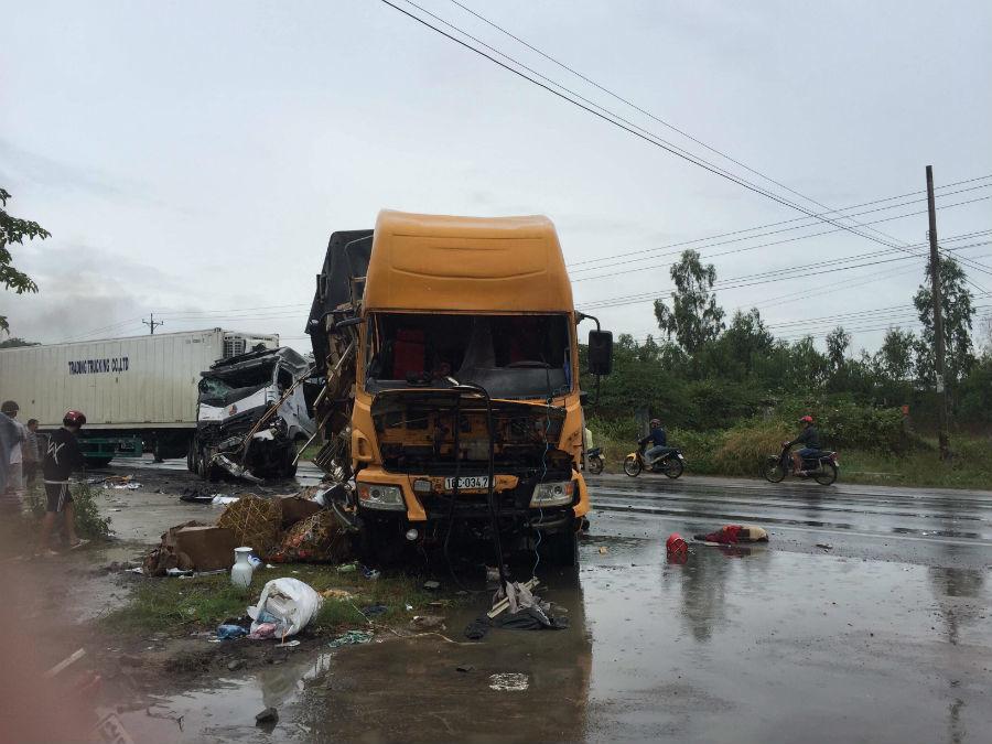 Tông xe liên hoàn trên QL1, 2 người chết, kẹt xe hơn 10km-2
