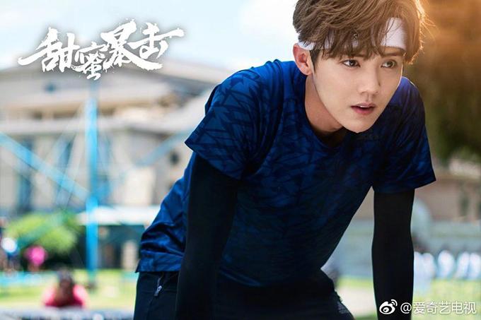 Ngoài vẻ điển trai dễ thương, Lộc Hàm thực sự không gây ấn tượng gì trong lĩnh vực diễn xuất. Gương mặt nam ca sĩ cứng đơ trong nhiều cảnh phim "Đột kích ngọt ngào", "Trạch thiên ký"... Sohu bình luận, nếu tiếp tục không trau dồi khả năng, Lộc Hàm sẽ ngày càng tuột dốc.