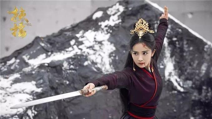 Với kinh nghiệm diễn xuất hơn 10 năm, Dương Mịch chưa bao giờ được công nhận là một diễn viên thực lực, dù cô nỗ lực tham gia nhiều dòng phim khác nhau. Trong hai phim truyền hình Hoàng hậu Phù Dao, Quan đàm phán cùng phim điện ảnh "Bảo bối nhi", nữ diễn viên đều bị chê hết lời vì diễn xuất nhạt nhòa.