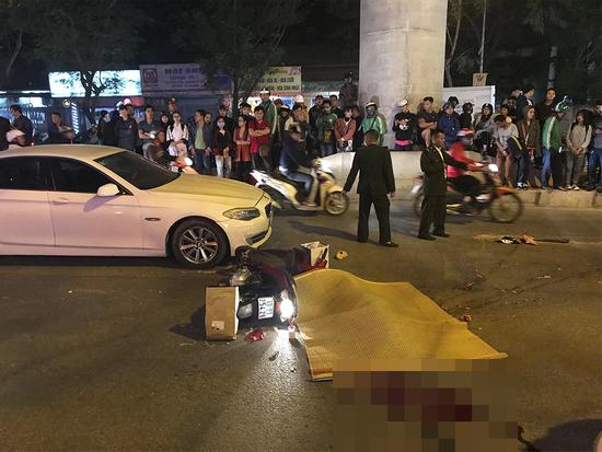 Nữ sinh ĐH Quốc gia bị xe buýt cán tử vong trên đường Xuân Thủy