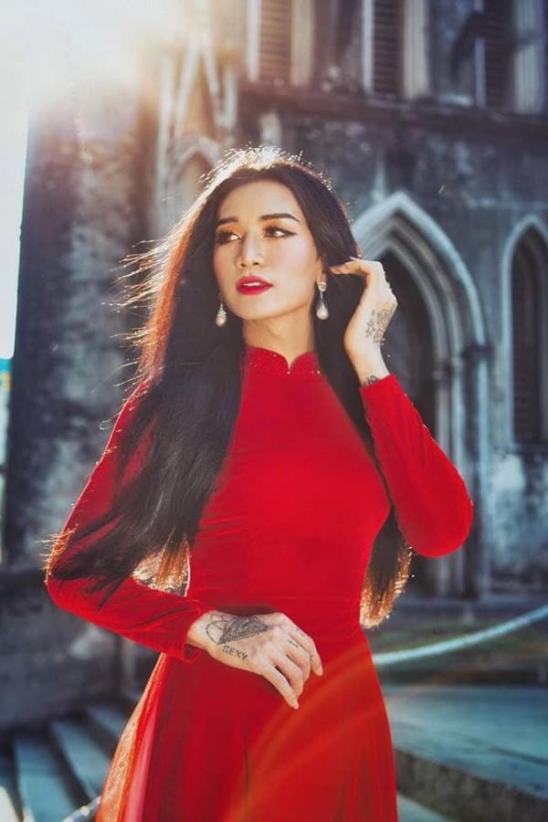 Sửng sốt với màn giả gái xuất sắc của BB Trần qua bộ ảnh áo dài tuyệt đẹp giữa lòng Hà Nội-4