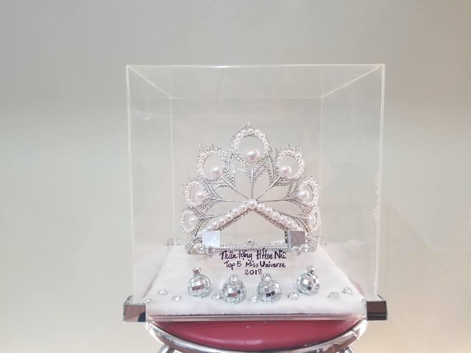 HHen Niê được tặng vương miện Mikimoto đẹp ngang ngửa bản gốc, fan lập tức cảnh báo: Đừng đội chị ơi!-3