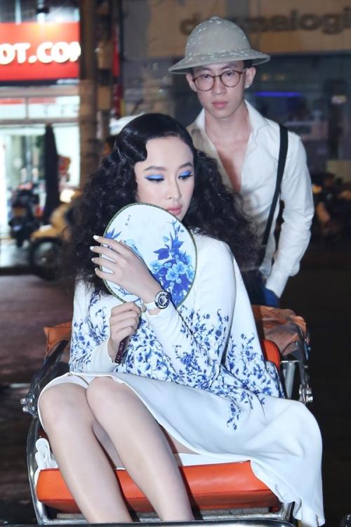 Từ điển ngôn ngữ của Angela Phương Trinh không bao giờ có chữ NGẠI LỐ mỗi lần xuất hiện trên thảm đỏ-8