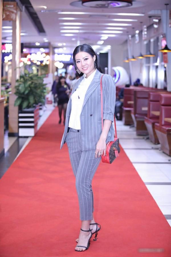 Vũ Cát Tường hóa thân thành robot phiên bản lỗi đứng đầu top SAO MẶC XẤU tuần qua-10