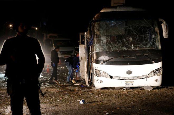 Xe chở du khách Việt Nam bị đánh bom ở Ai Cập, 4 người chết-1