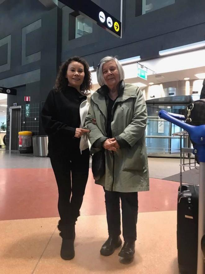 Sau cuộc gặp gỡ thông gia tại Thụy Điển, mẹ Hồ Ngọc Hà nhận xét về phụ huynh Kim Lý toàn lời mật ngọt-6