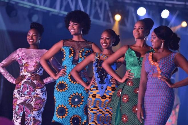 Tân Hoa hậu châu Phi bị bén lửa, cháy tóc ngay khi đăng quang-1