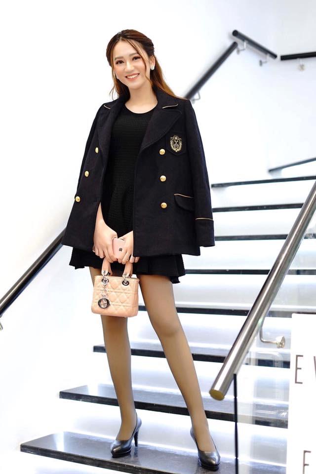 Bạn gái hoa khôi cao 1,74 m của cầu thủ Đinh Thanh Bình-13