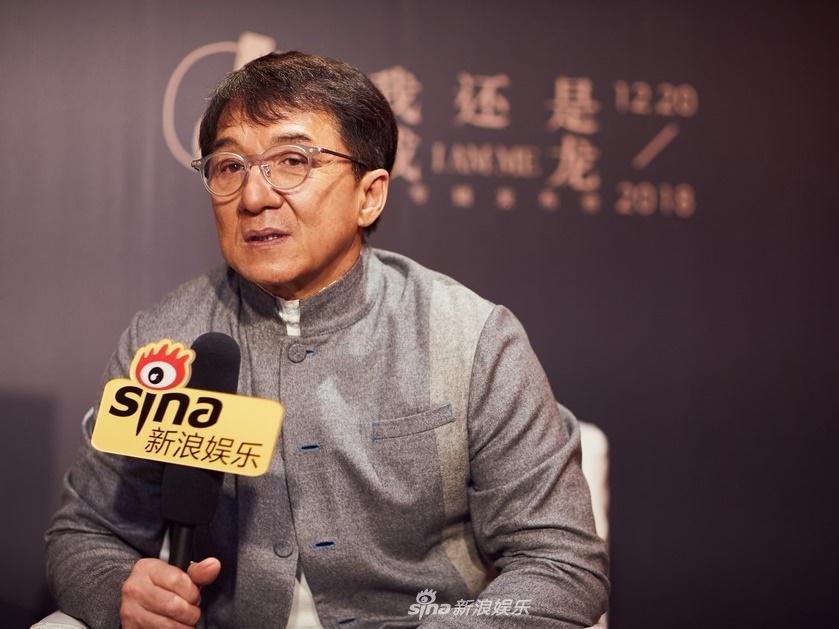 Thành Long bất ngờ bị lộ cảnh nóng trên sóng truyền hình-3