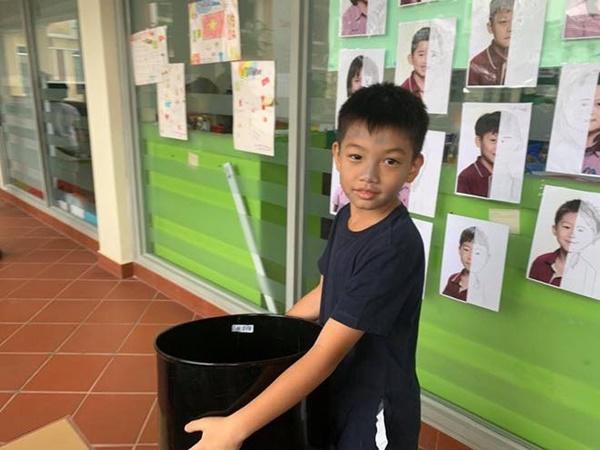 Chỉ là nhóc tỳ hồn nhiên nhưng dàn cậu ấm, cô chiêu này lại hot hơn rất nhiều ngôi sao V-biz-5