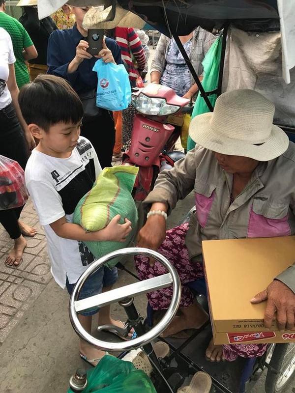 Chỉ là nhóc tỳ hồn nhiên nhưng dàn cậu ấm, cô chiêu này lại hot hơn rất nhiều ngôi sao V-biz-6