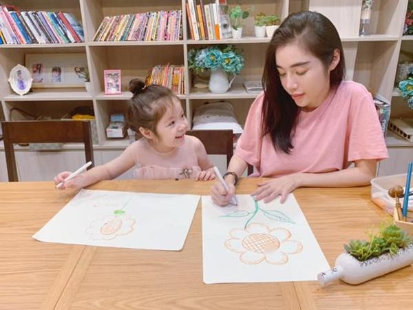 Chỉ là nhóc tỳ hồn nhiên nhưng dàn cậu ấm, cô chiêu này lại hot hơn rất nhiều ngôi sao V-biz-14