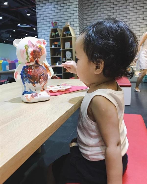 Chỉ là nhóc tỳ hồn nhiên nhưng dàn cậu ấm, cô chiêu này lại hot hơn rất nhiều ngôi sao V-biz-3