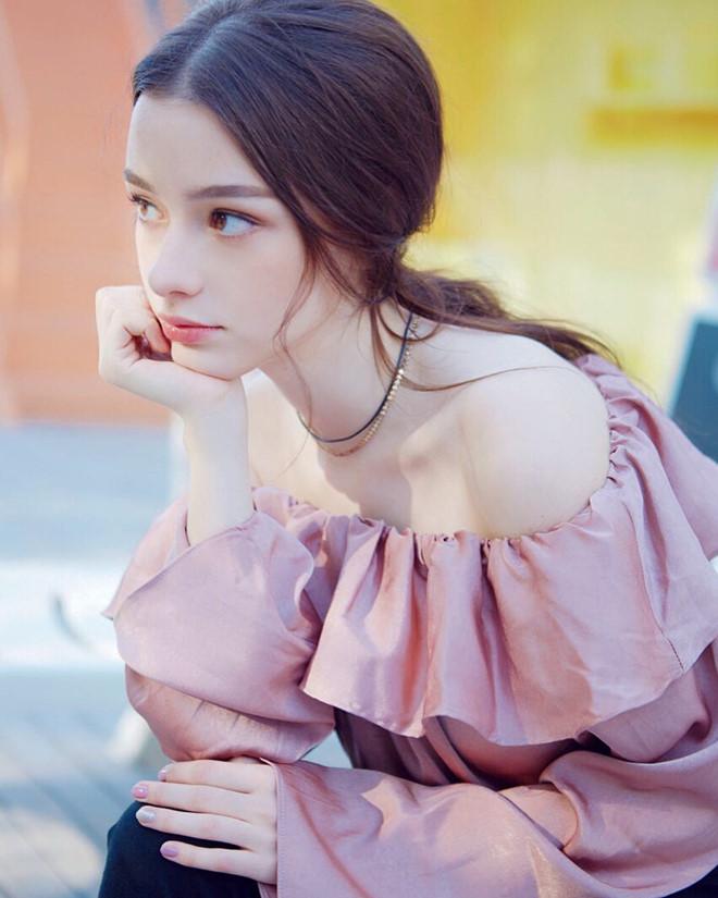 Hotgirl Nga có hơn một triệu fan trên mạng vì xinh như búp bê-4