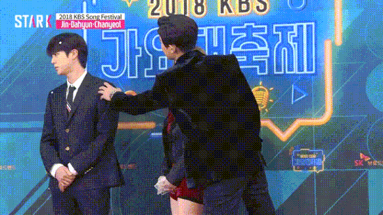 Fan BTS và EXO hãy nhìn Jin - Chan Yeol để ‘hướng tới một thế giới hòa bình’-1