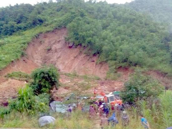 Lở núi khiến 3 người chết ở Khánh Hòa