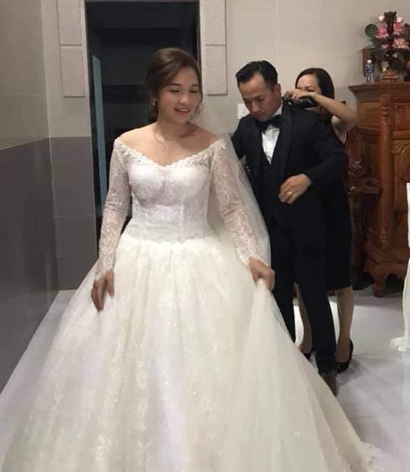 Tiến Đạt diện vest cực bảnh, được cô dâu Thụy Vy chăm chút tình tứ hết nấc trong lễ thành hôn-7