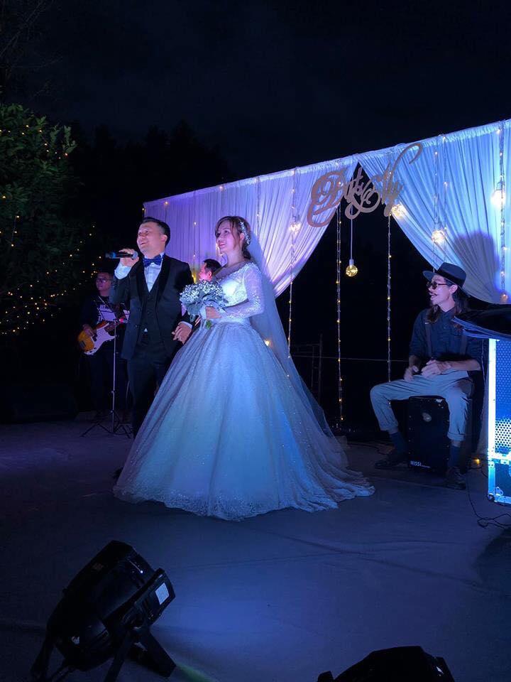 Tiến Đạt diện vest cực bảnh, được cô dâu Thụy Vy chăm chút tình tứ hết nấc trong lễ thành hôn-2