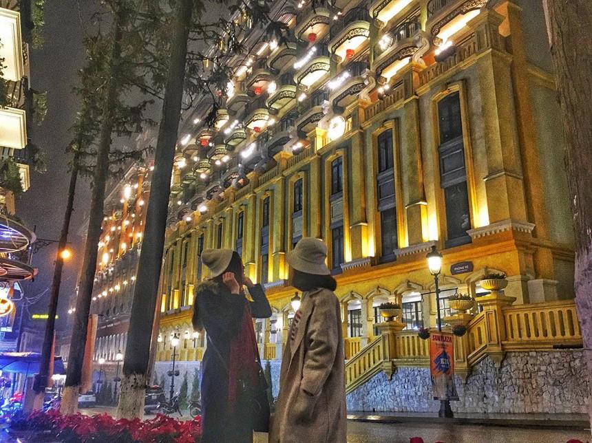 Bất chấp mưa lạnh, giới trẻ vẫn liên tục khoe ảnh ở Sa Pa-1