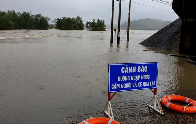 Mưa lũ hoành hành Nam Trung Bộ, 4 người chết-2