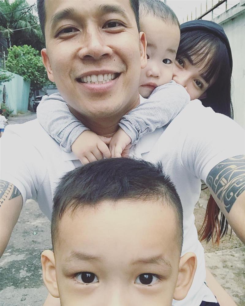 Hết hồn ngắm Angela Phương Trinh mặc váy ngắn tung tăng đón cái rét 9 độ của Hà Nội-8