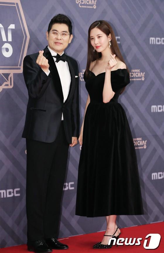 Thảm đỏ MBC Drama Awards 2018: Seohyun khoe sắc cùng ác nữ Lee Yoo Ri, Moon Ga Young-2