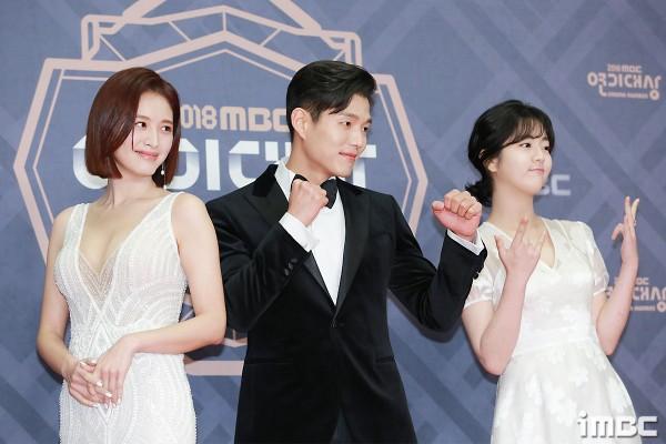 Thảm đỏ MBC Drama Awards 2018: Seohyun khoe sắc cùng ác nữ Lee Yoo Ri, Moon Ga Young-6