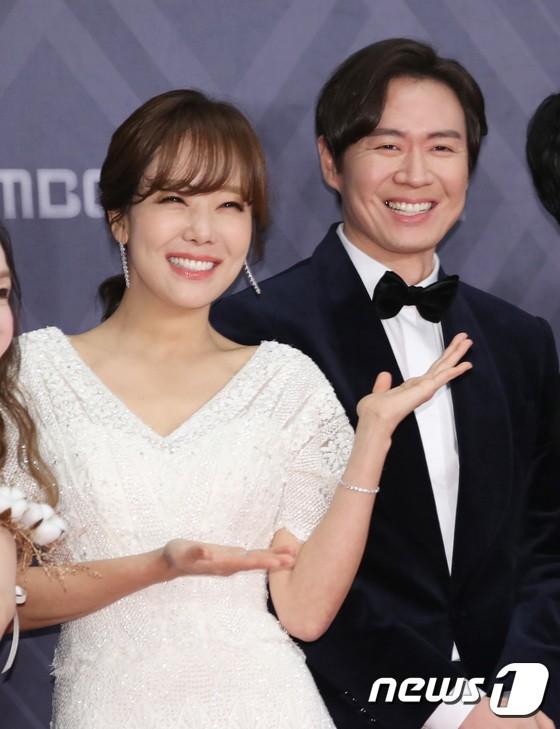 Thảm đỏ MBC Drama Awards 2018: Seohyun khoe sắc cùng ác nữ Lee Yoo Ri, Moon Ga Young-7