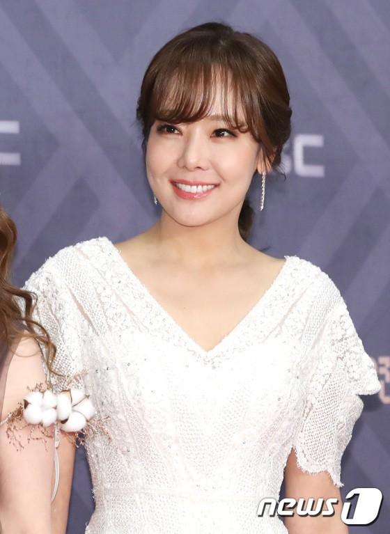 Thảm đỏ MBC Drama Awards 2018: Seohyun khoe sắc cùng ác nữ Lee Yoo Ri, Moon Ga Young-8