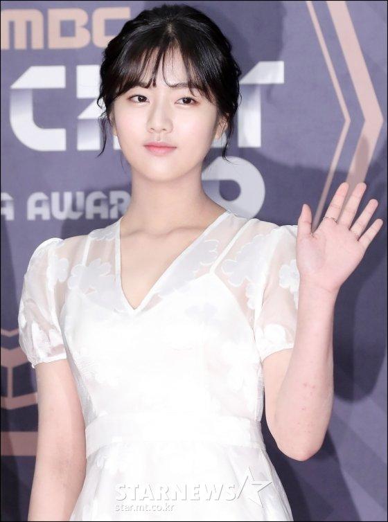 Thảm đỏ MBC Drama Awards 2018: Seohyun khoe sắc cùng ác nữ Lee Yoo Ri, Moon Ga Young-23