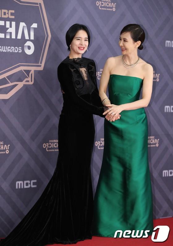 Thảm đỏ MBC Drama Awards 2018: Seohyun khoe sắc cùng ác nữ Lee Yoo Ri, Moon Ga Young-33