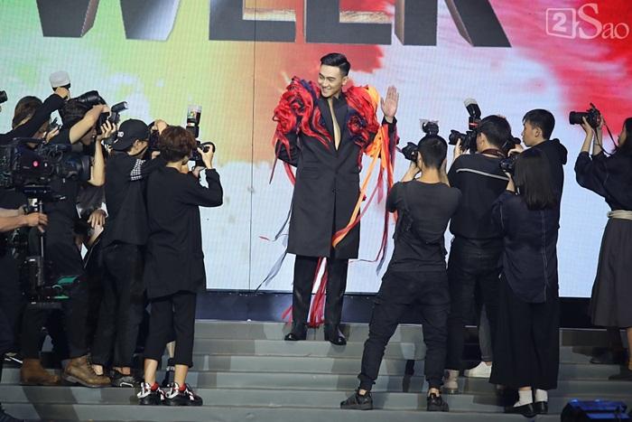 Mạc Trung Kiên của team Thanh Hằng chính thức đoạt ngôi quán quân The Face Vietnam 2018-7