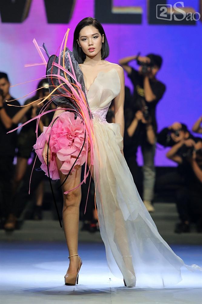 Mạc Trung Kiên của team Thanh Hằng chính thức đoạt ngôi quán quân The Face Vietnam 2018-17