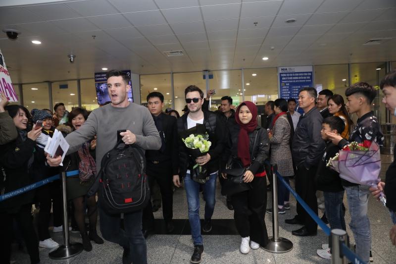 Fan Việt chịu đựng gió lạnh 10 độ trong nhiều giờ để đón Shane Filan-1