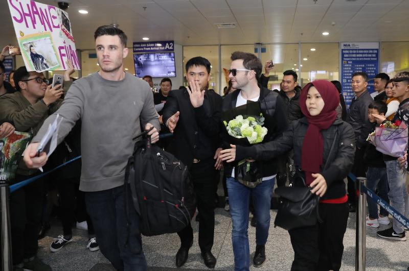 Fan Việt chịu đựng gió lạnh 10 độ trong nhiều giờ để đón Shane Filan-4