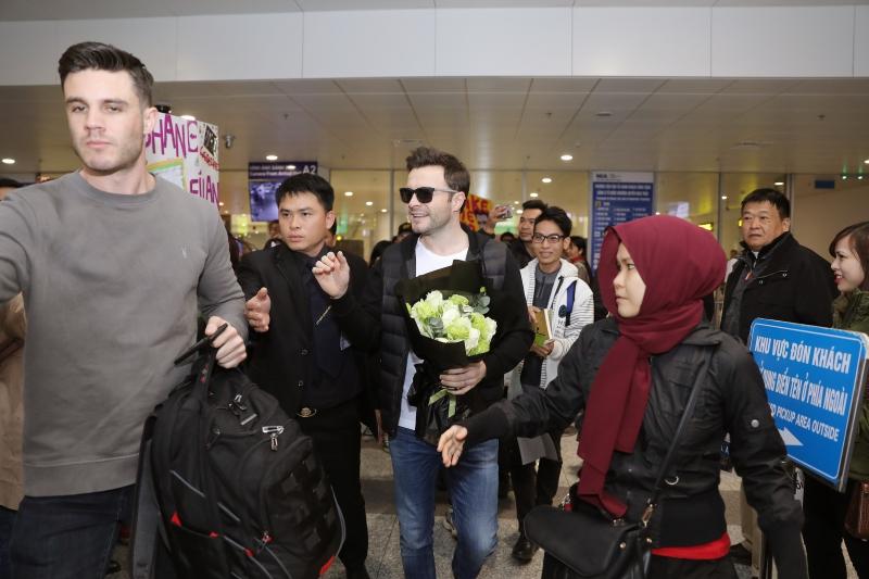 Fan Việt chịu đựng gió lạnh 10 độ trong nhiều giờ để đón Shane Filan-5