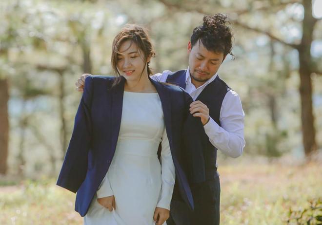 Đinh Tiến Đạt khoe ảnh bên cô dâu: Giấu kỹ lắm rồi mà vẫn bị lộ-1