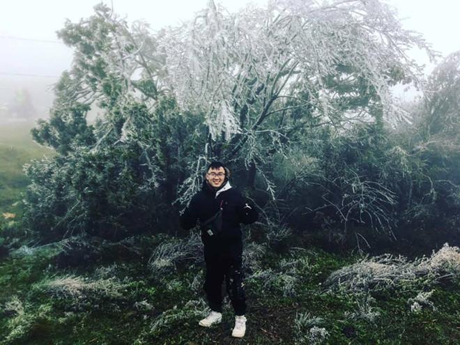 Giới trẻ không ngại giá rét check-in băng tuyết ở Mẫu Sơn-2